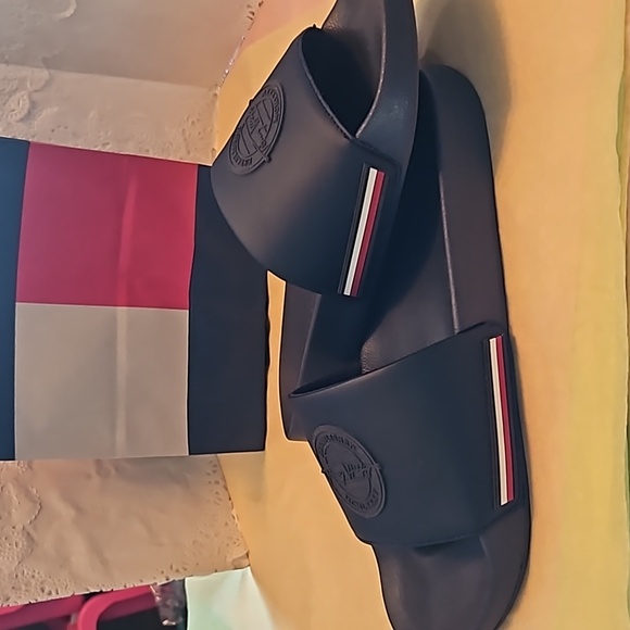 TOMMY HILFIGER - Picture 9 of 9